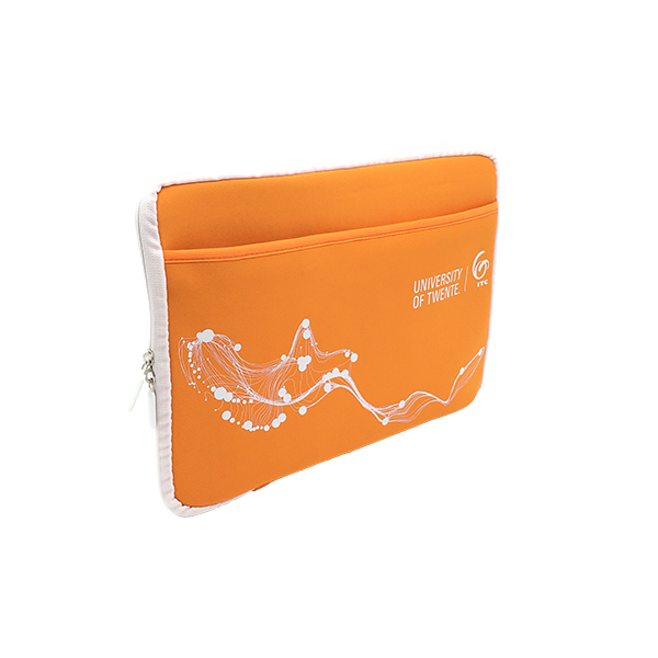 Laptop sleeve with front pocket